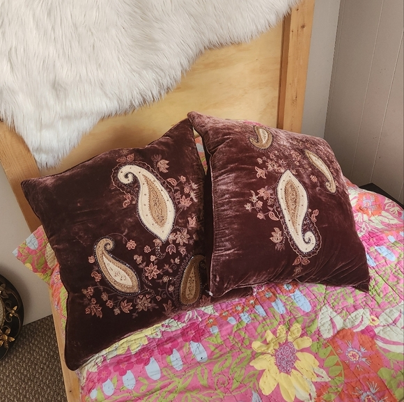 Vintage 90s Brown Velvet Paisley Beaded Down Filled Pillows Home Decor Boho - Picture 1 of 8